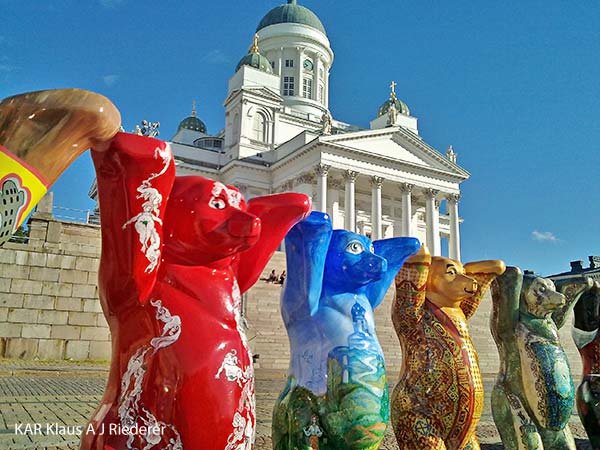 United Buddy Bears - maailman parhaat otsot Senaatintorilla, Helsingissa, 09/2010